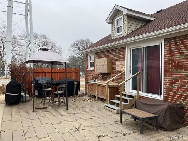 $189,900 | 1711 Livingston Street, Carlyle, IL 62231