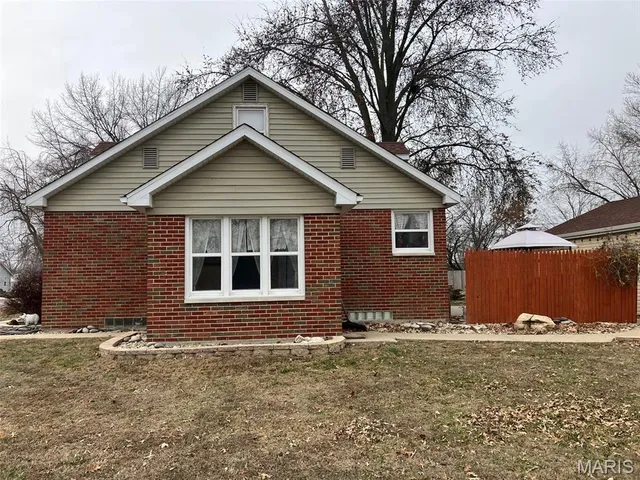 $189,900 | 1711 Livingston Street, Carlyle, IL 62231