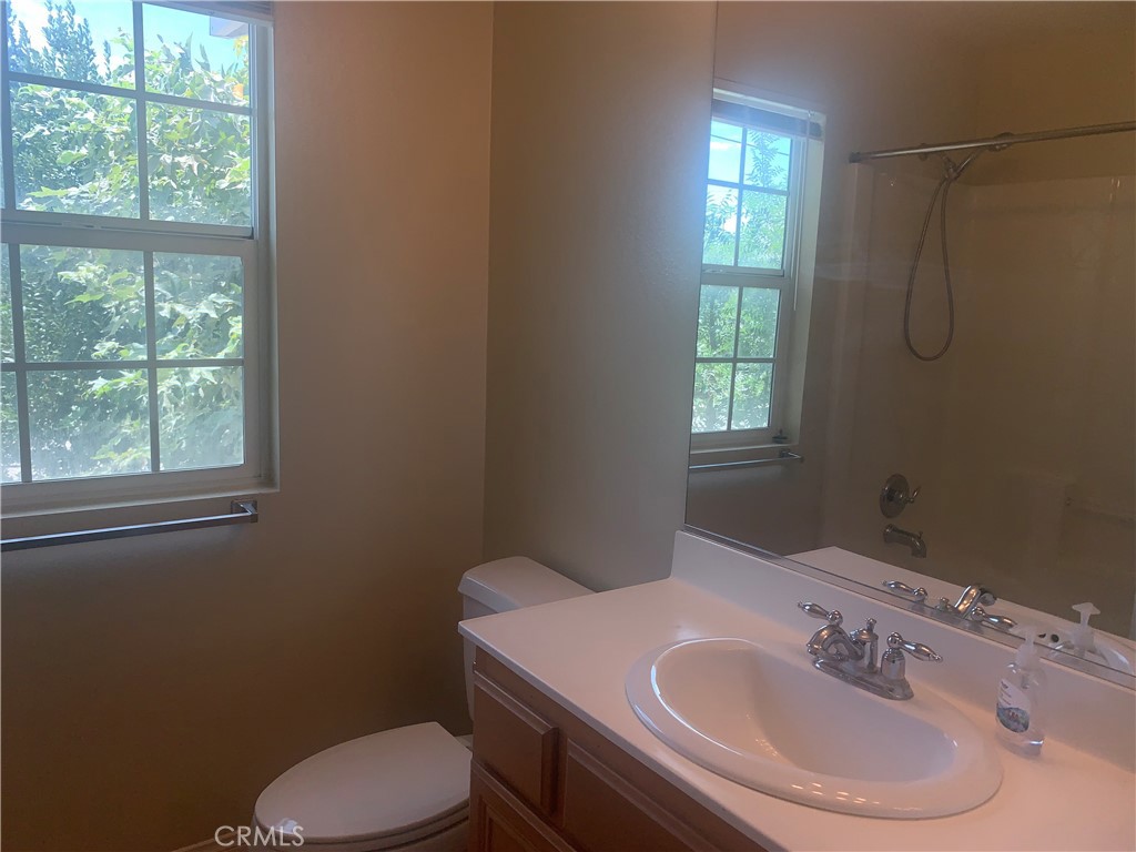 15447 Pomona Rincon Road, Unit 634 Chino Hills, CA 91709 - Photo 8 of 10 bathroom with tub