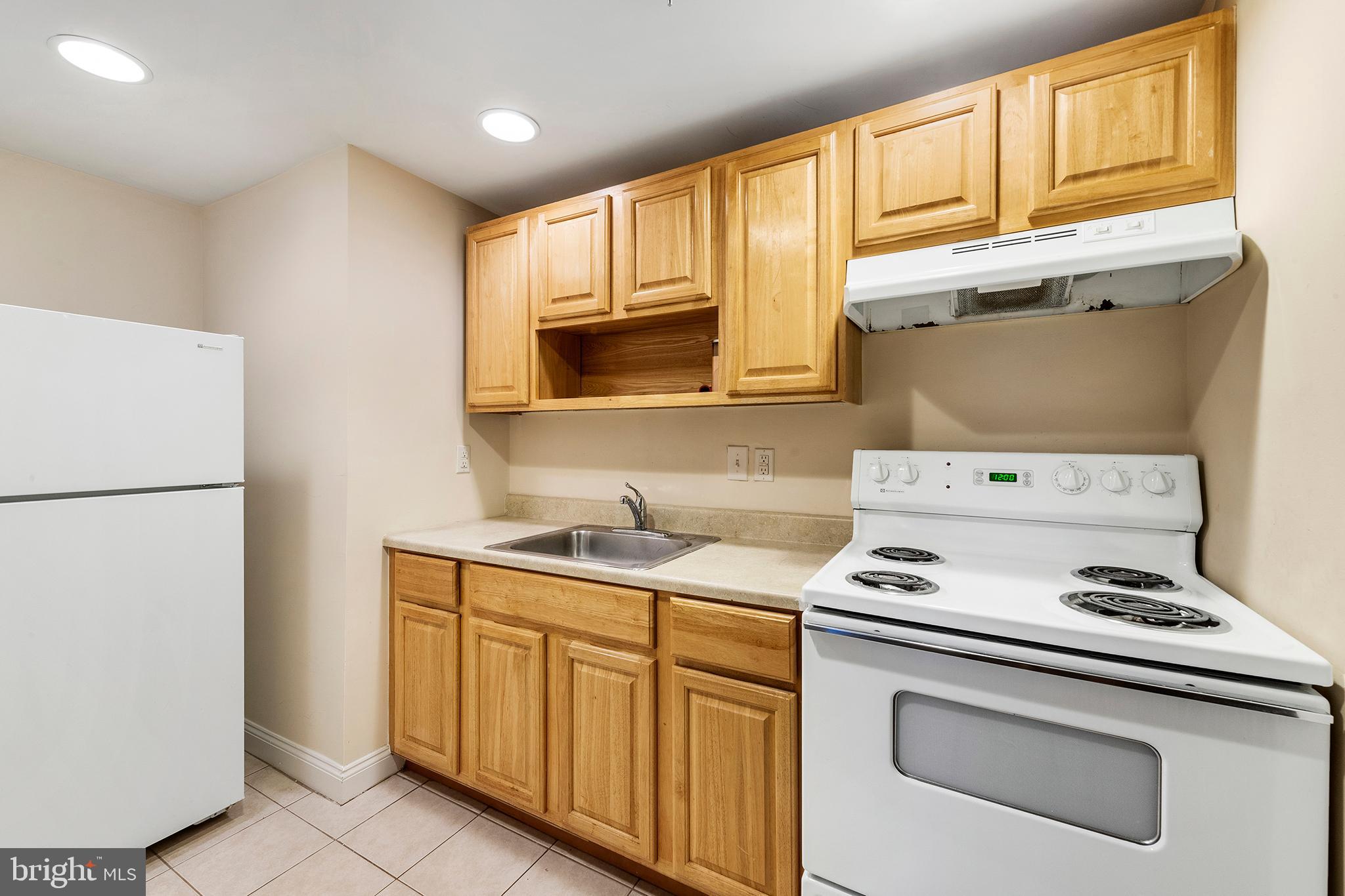 1933 Christian Street, Unit 24 Philadelphia, PA 19146 - Photo 3 of 8