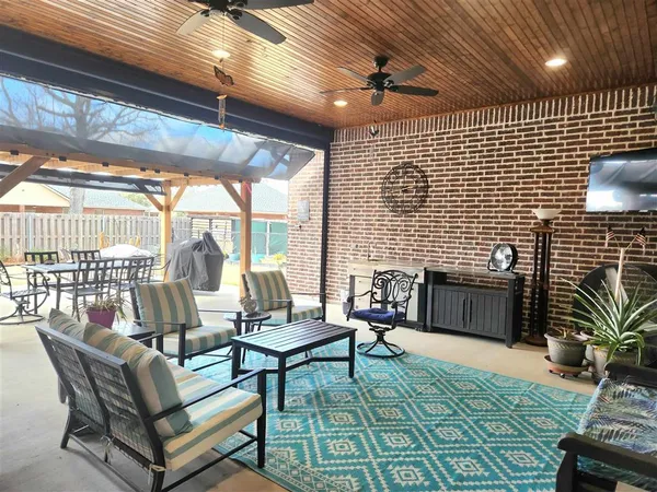 $450,000 | 1503 North Wallace Pointe Drive, Lake Charles, LA 70611