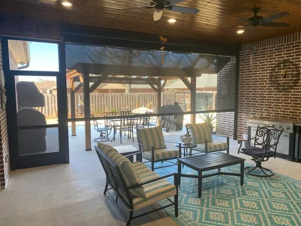 $450,000 | 1503 North Wallace Pointe Drive, Lake Charles, LA 70611