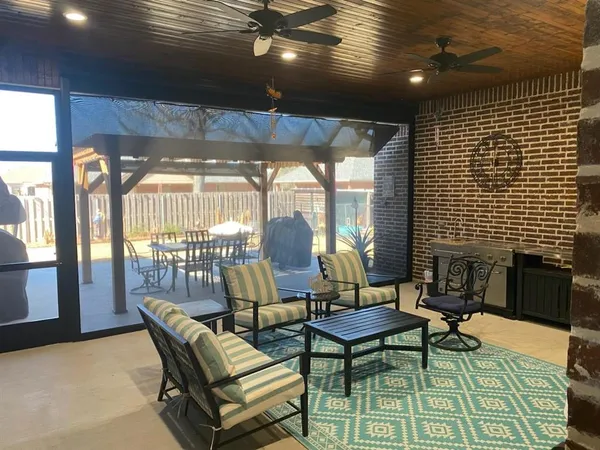 $450,000 | 1503 North Wallace Pointe Drive, Lake Charles, LA 70611