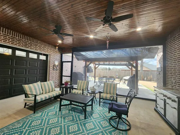 $450,000 | 1503 North Wallace Pointe Drive, Lake Charles, LA 70611