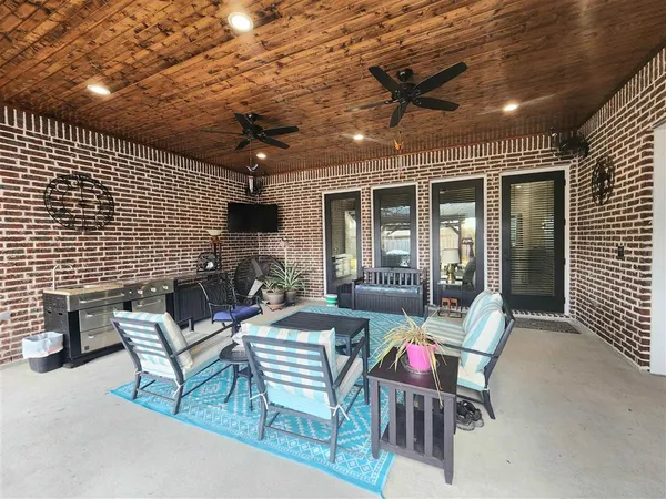 $450,000 | 1503 North Wallace Pointe Drive, Lake Charles, LA 70611