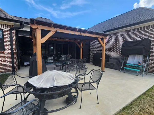 $450,000 | 1503 North Wallace Pointe Drive, Lake Charles, LA 70611