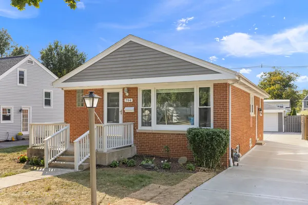 $3,200 | 794 Fairfield Avenue, Elmhurst, IL 60126