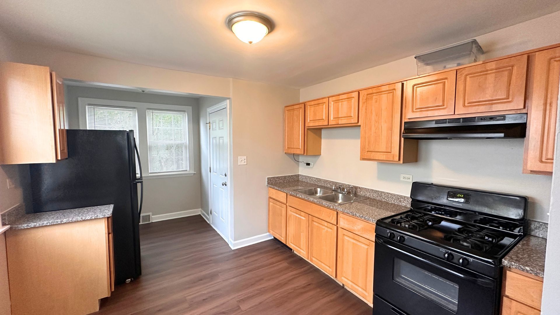 2612 89th Place Evergreen Park, IL 60805 - Photo 4 of 15