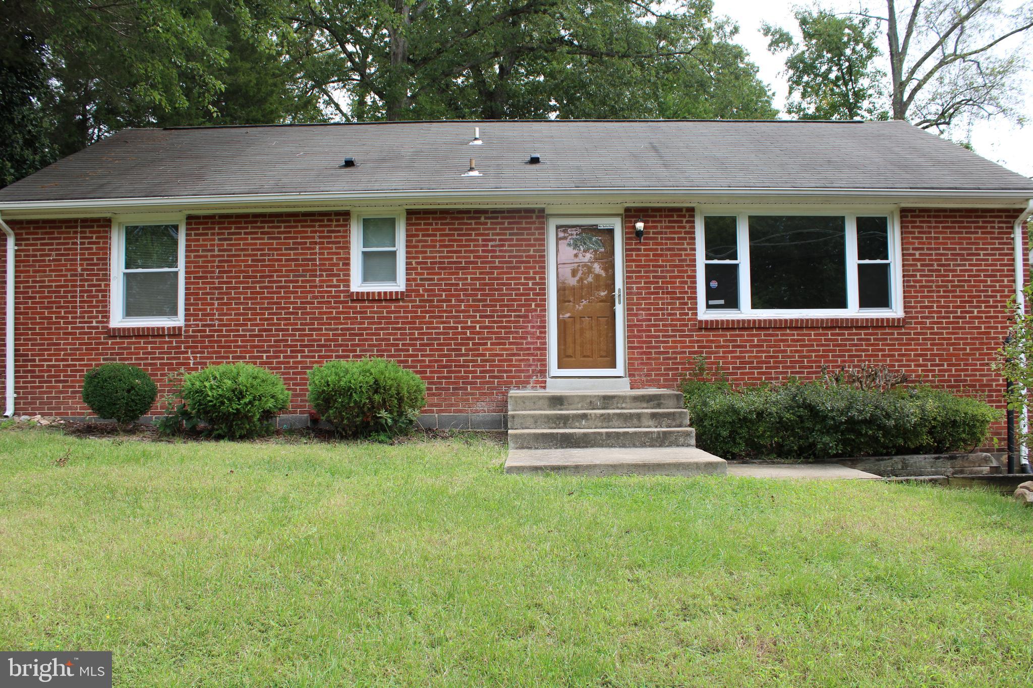 19115 Wayne Drive Triangle, VA 22172 - Photo 5 of 42