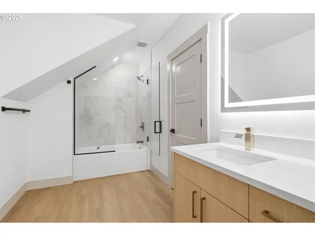 $999,900 | 437 Northeast Fargo Street, Portland, OR 97212