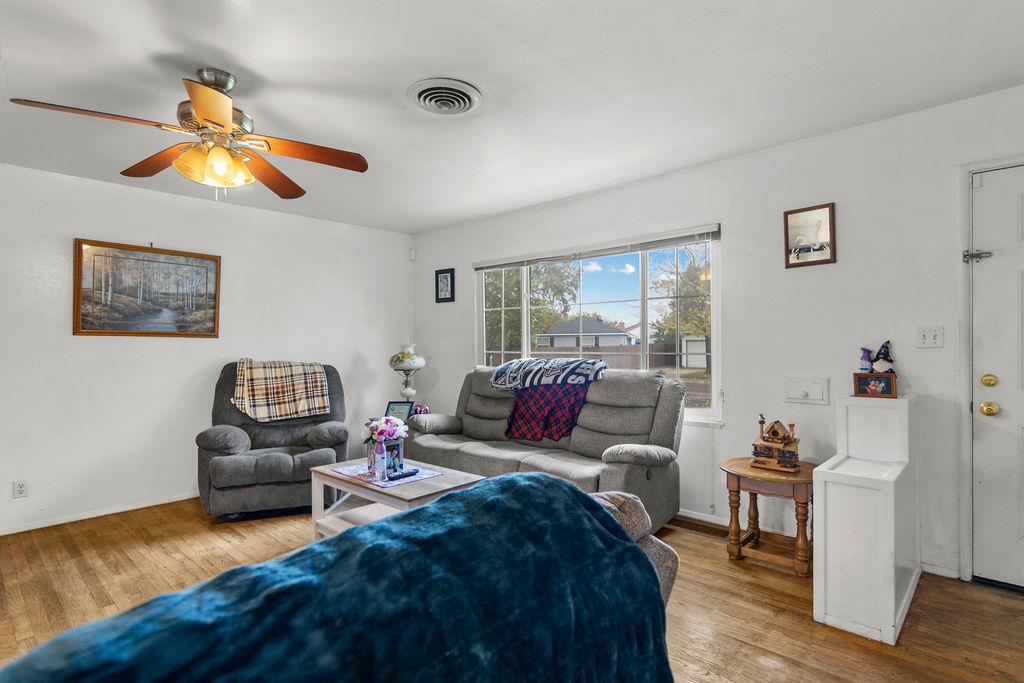 39 West Ingram Street Stockton, CA 95204 - Photo 6 of 26