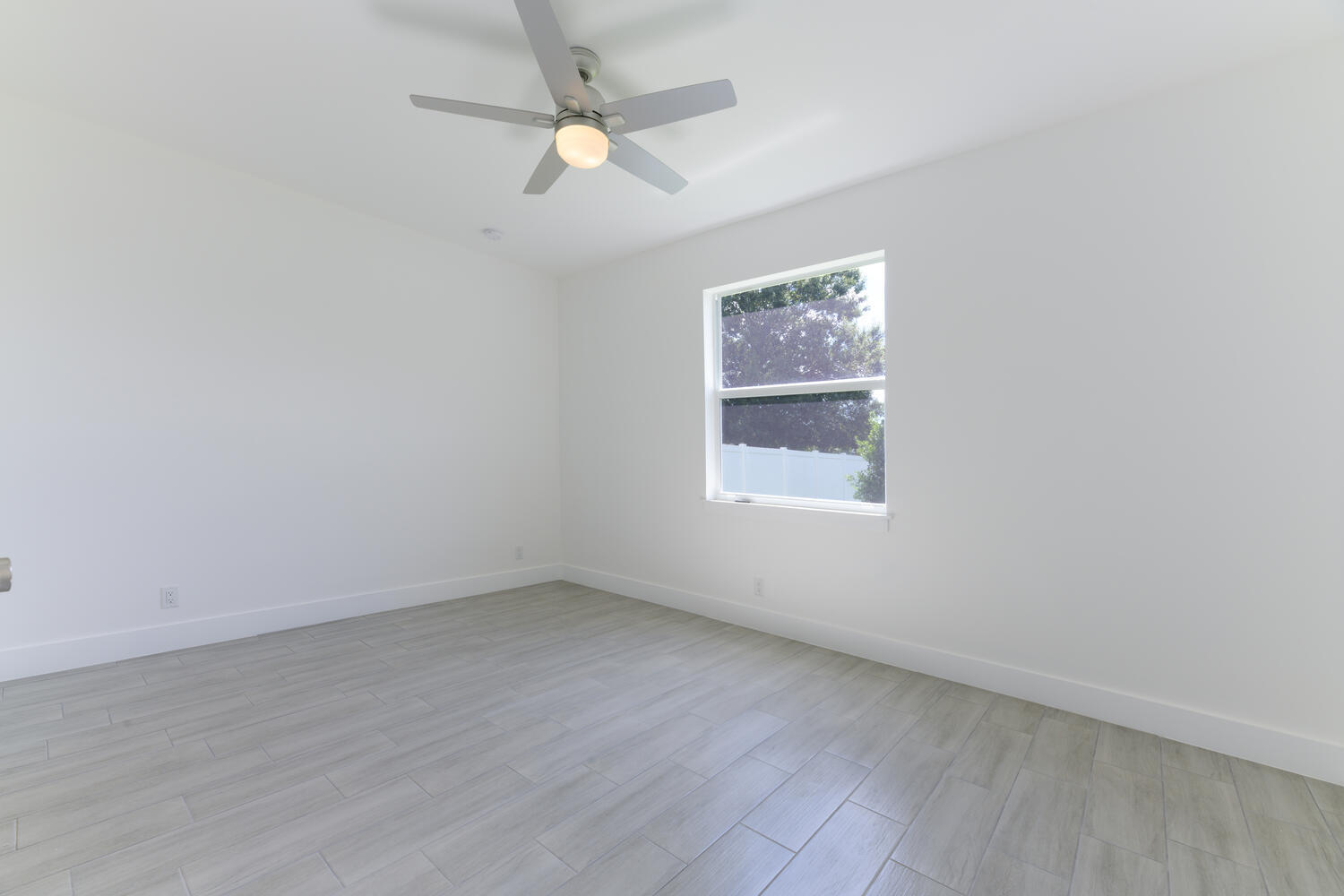 18058 Limestone Creek Road Jupiter, FL 33458 - Photo 25 of 30 an empty room with a window and ceiling fan
