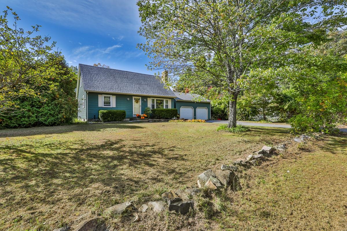 95 Chase Road Londonderry, NH 03053 - Photo 4 of 36
