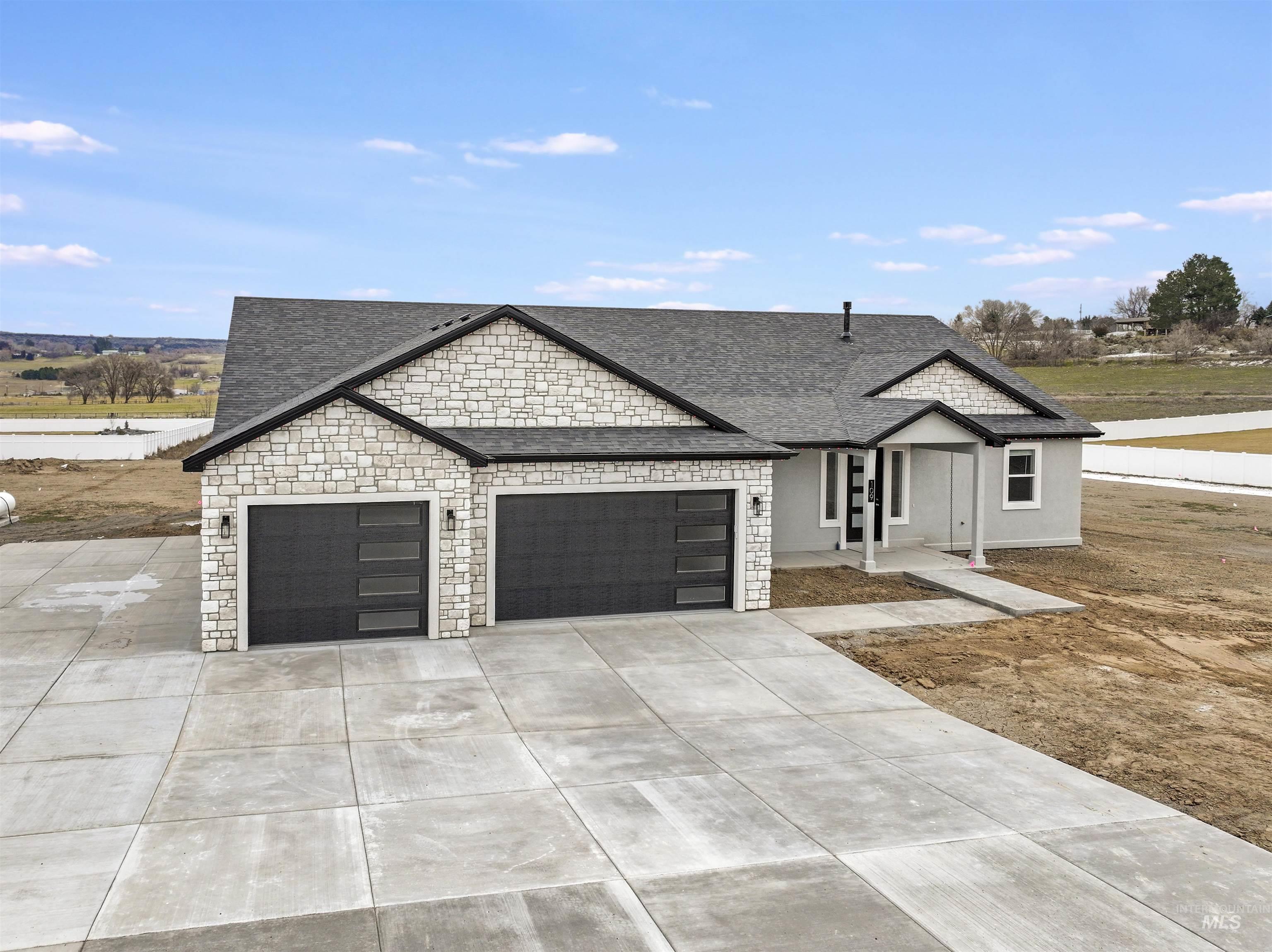 109 Stella Circle Hagerman, ID 83332 - Photo 2 of 50
