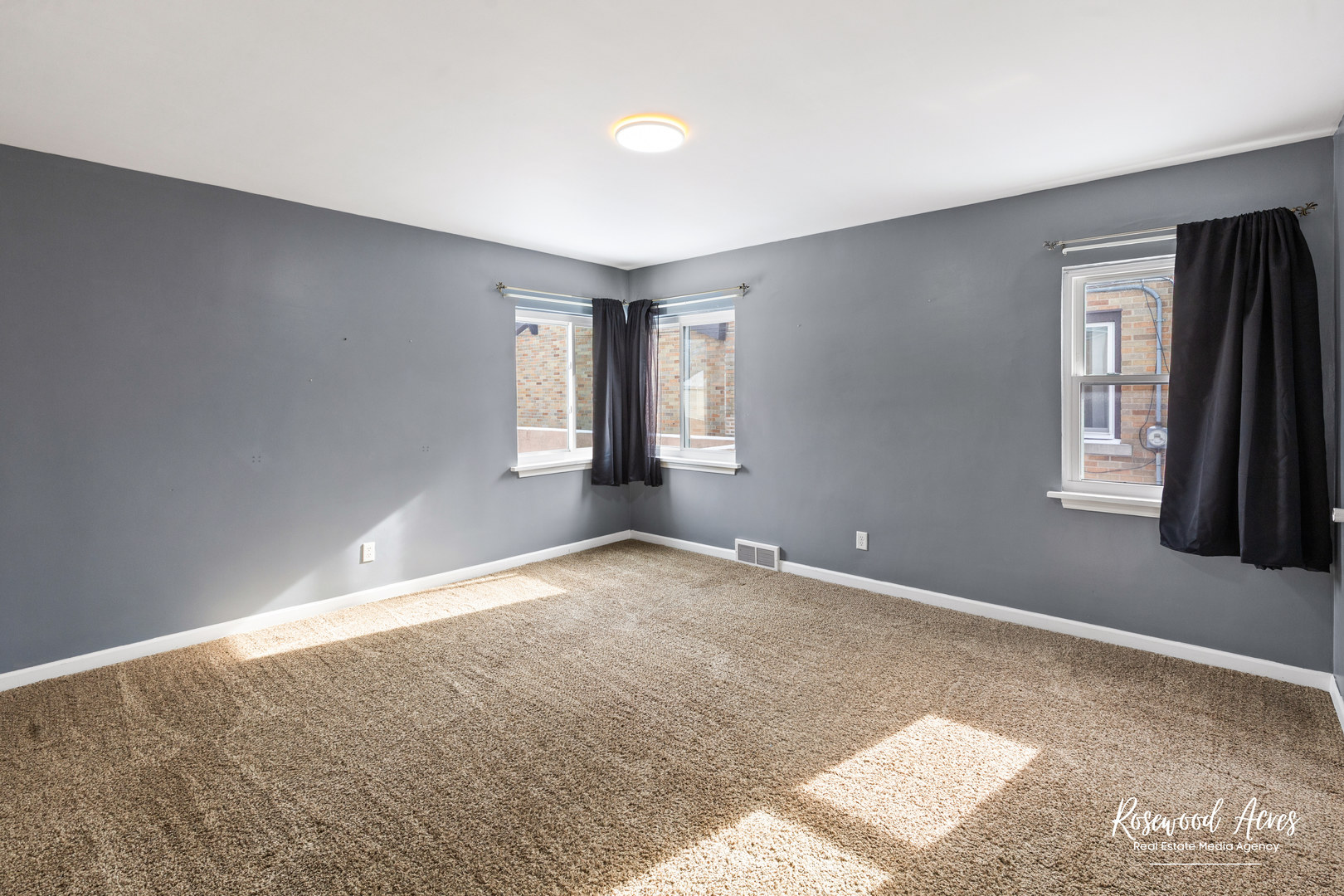 580 Enos Avenue Kankakee, IL 60901 - Photo 13 of 22 a view of an empty room with a window