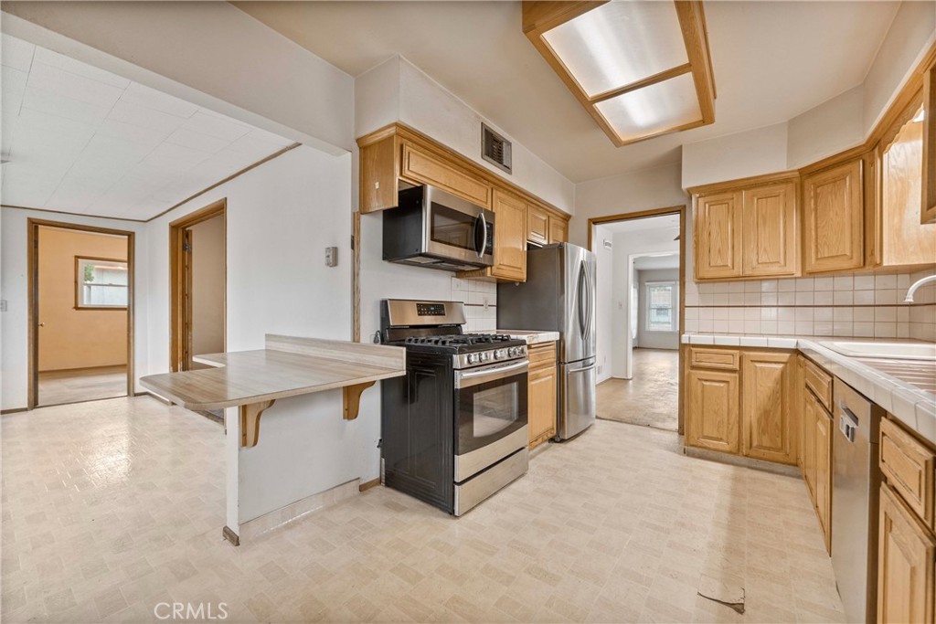 4061 Maplewood Place Riverside, CA 92506 - Photo 6 of 19