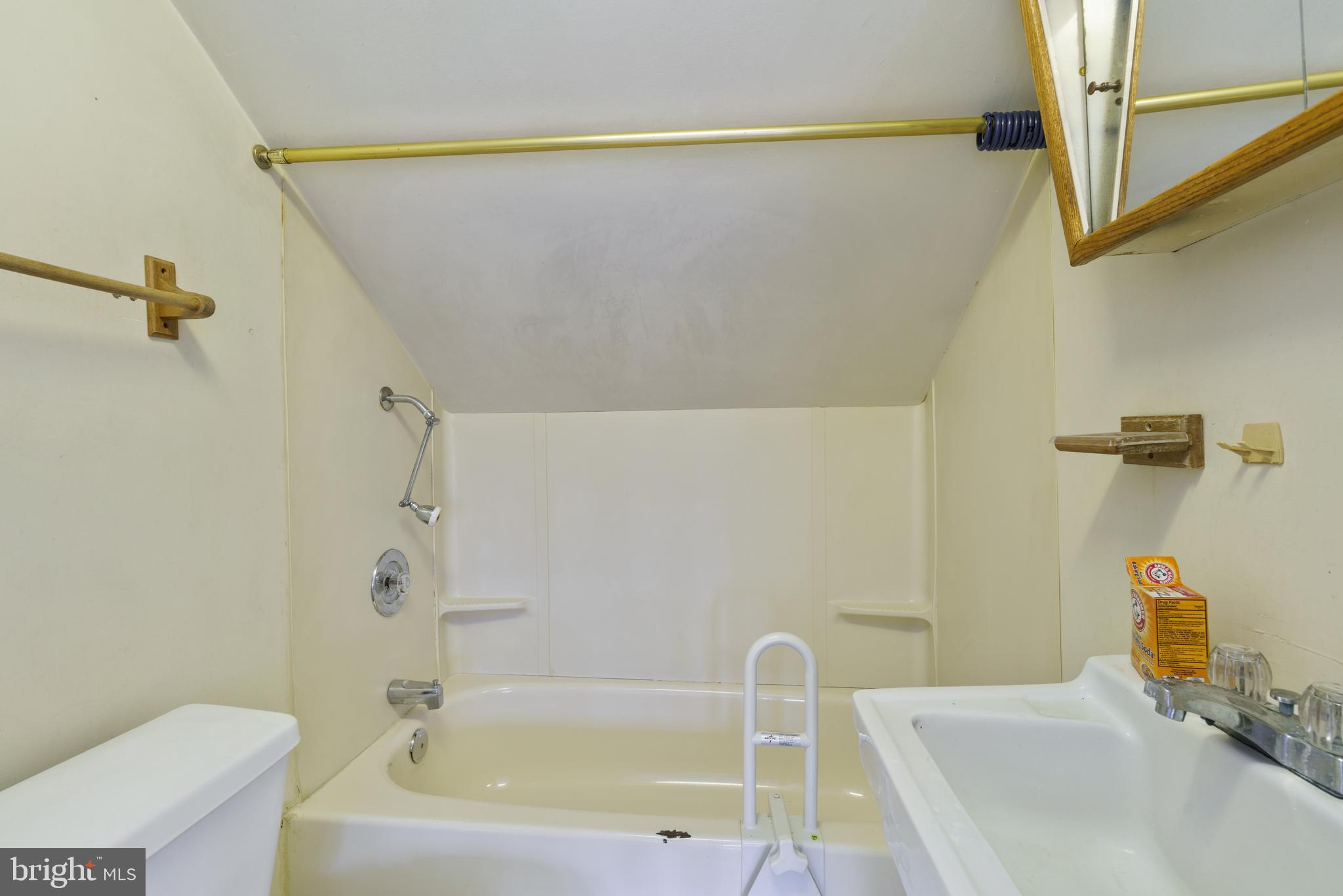 1313 Rogers Road Annapolis, MD 21409 - Photo 18 of 43 Full bath in 3rd upper level