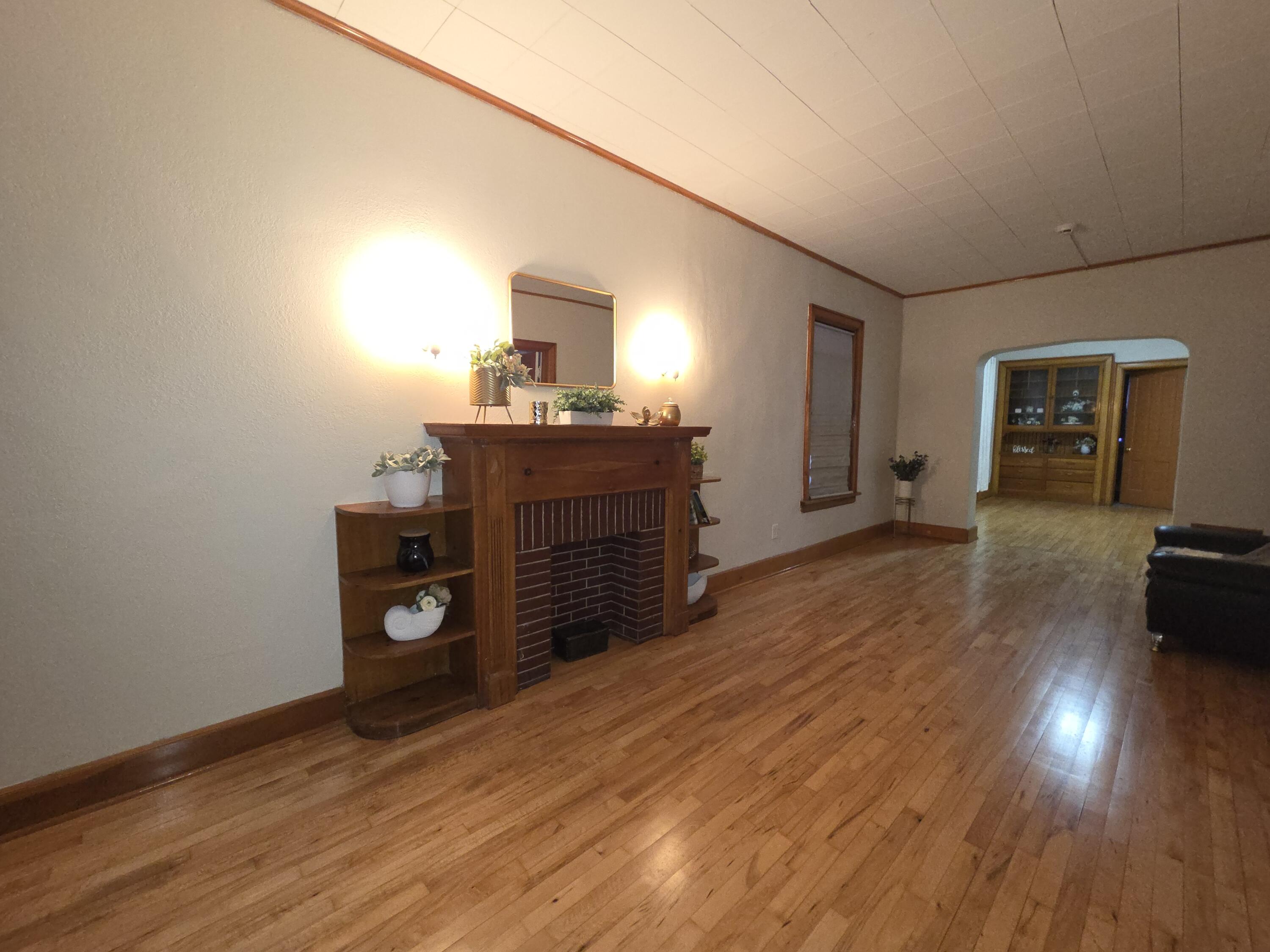 1035 South 33rd Street Milwaukee, WI 53215 - Photo 4 of 33 1000068070