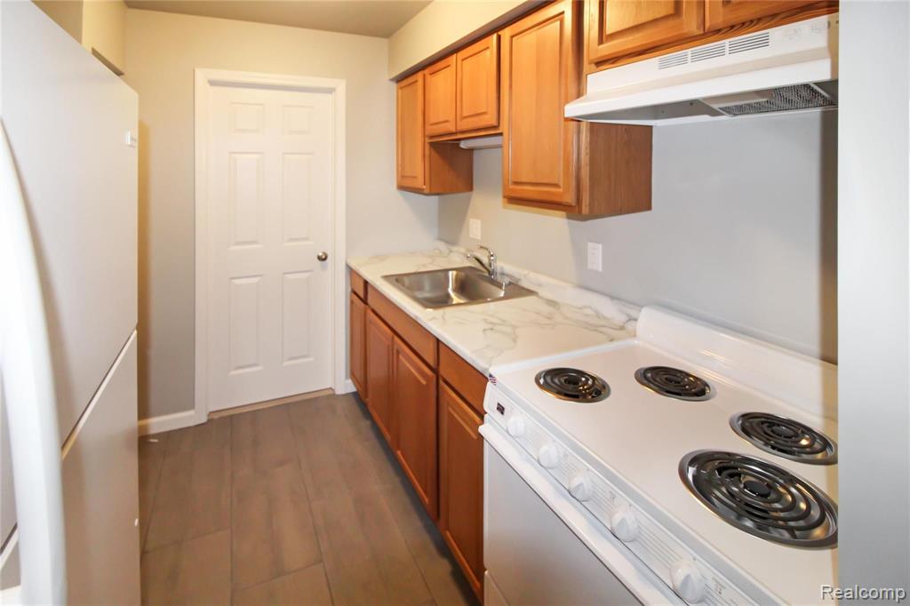 24024 Hall Road, Unit 4 Clinton Township, MI 48036 - Photo 5 of 13