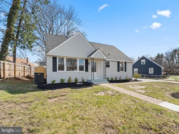 $469,900 | 300 West Holly Avenue, Oaklyn, NJ 08107