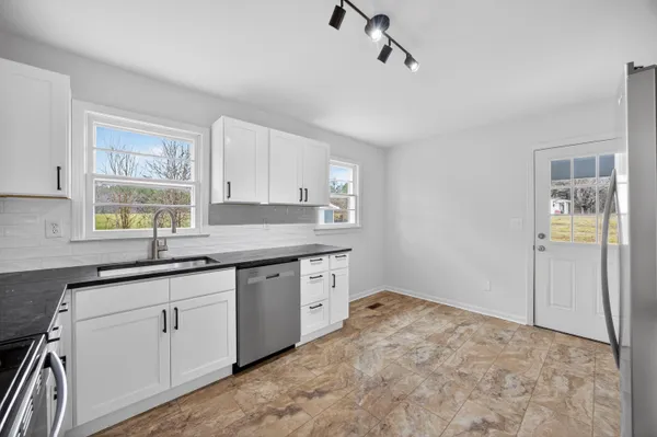 $199,900 | 5220 Upper River Road Northeast, Charleston, TN 37310