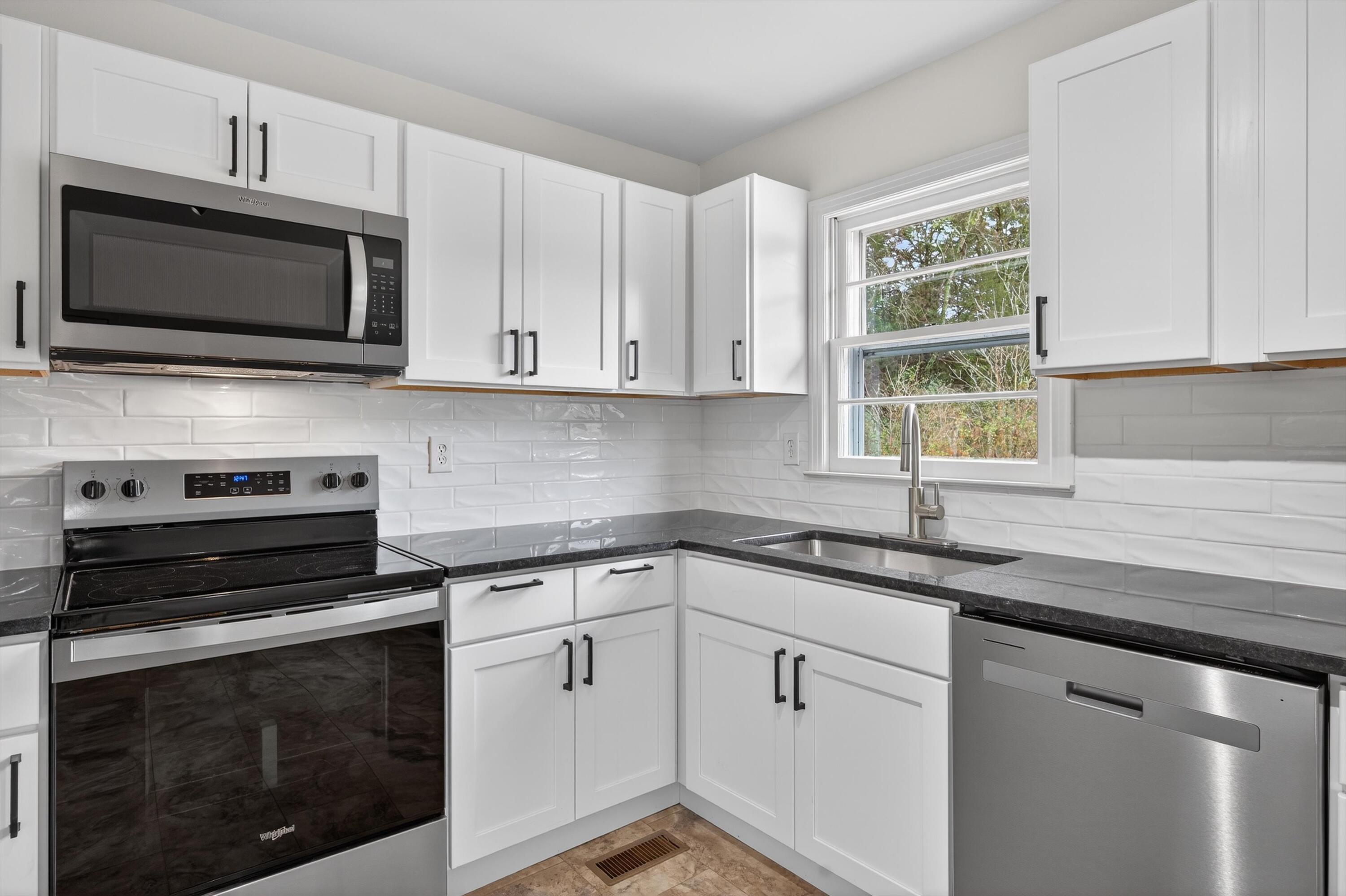 5220 Upper River Road Northeast Charleston, TN 37310 - Photo 7 of 25 14-090A3967