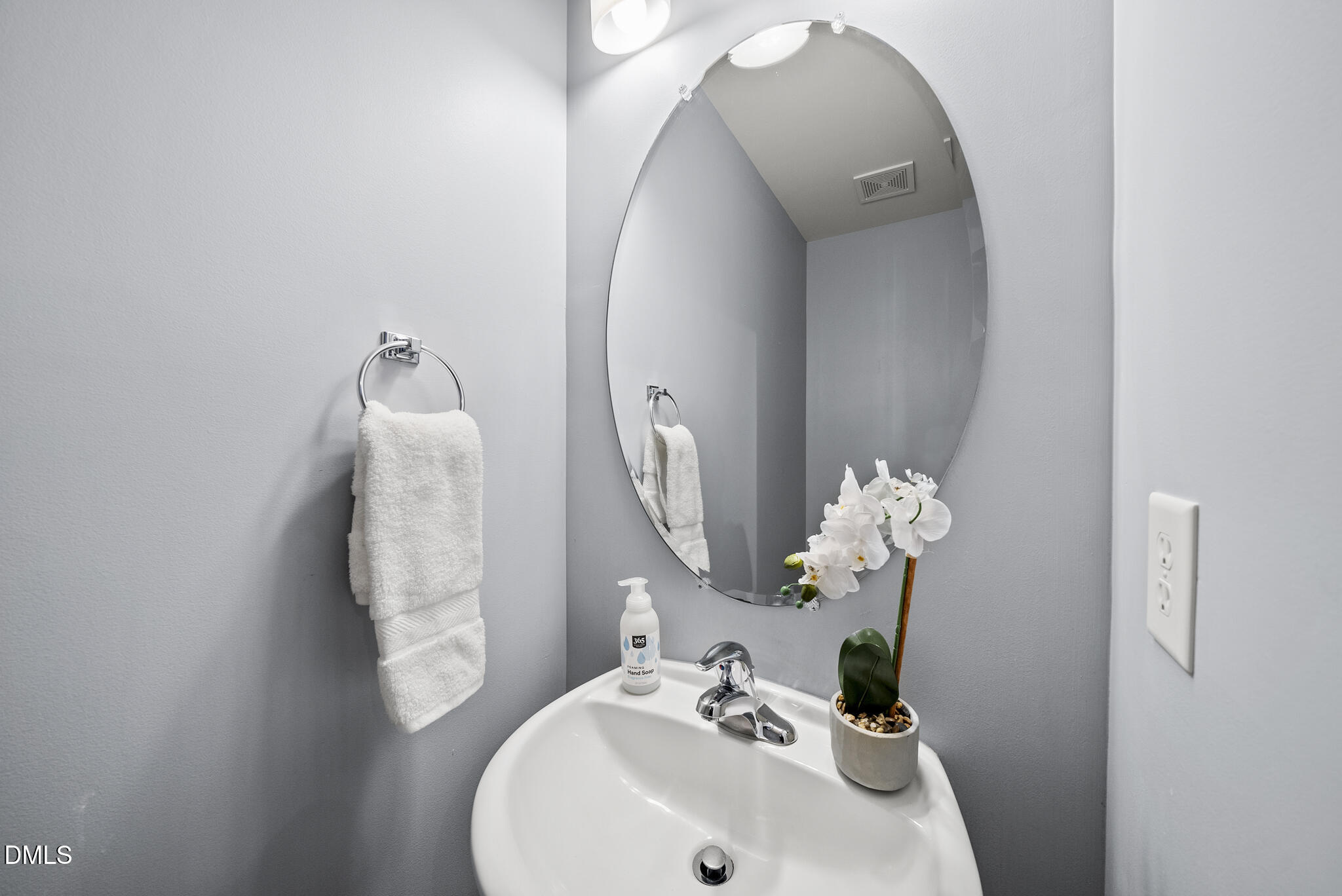 8041 Sycamore Hill Lane Raleigh, NC 27612 - Photo 14 of 28 DSC04915