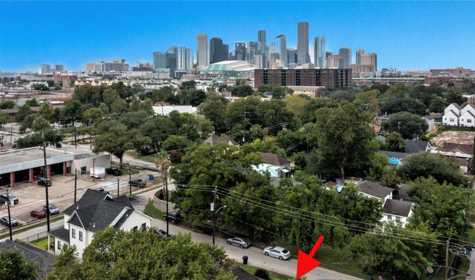 426 Middle Street Houston, TX 77003 - Photo 2 of 38 a view of a city