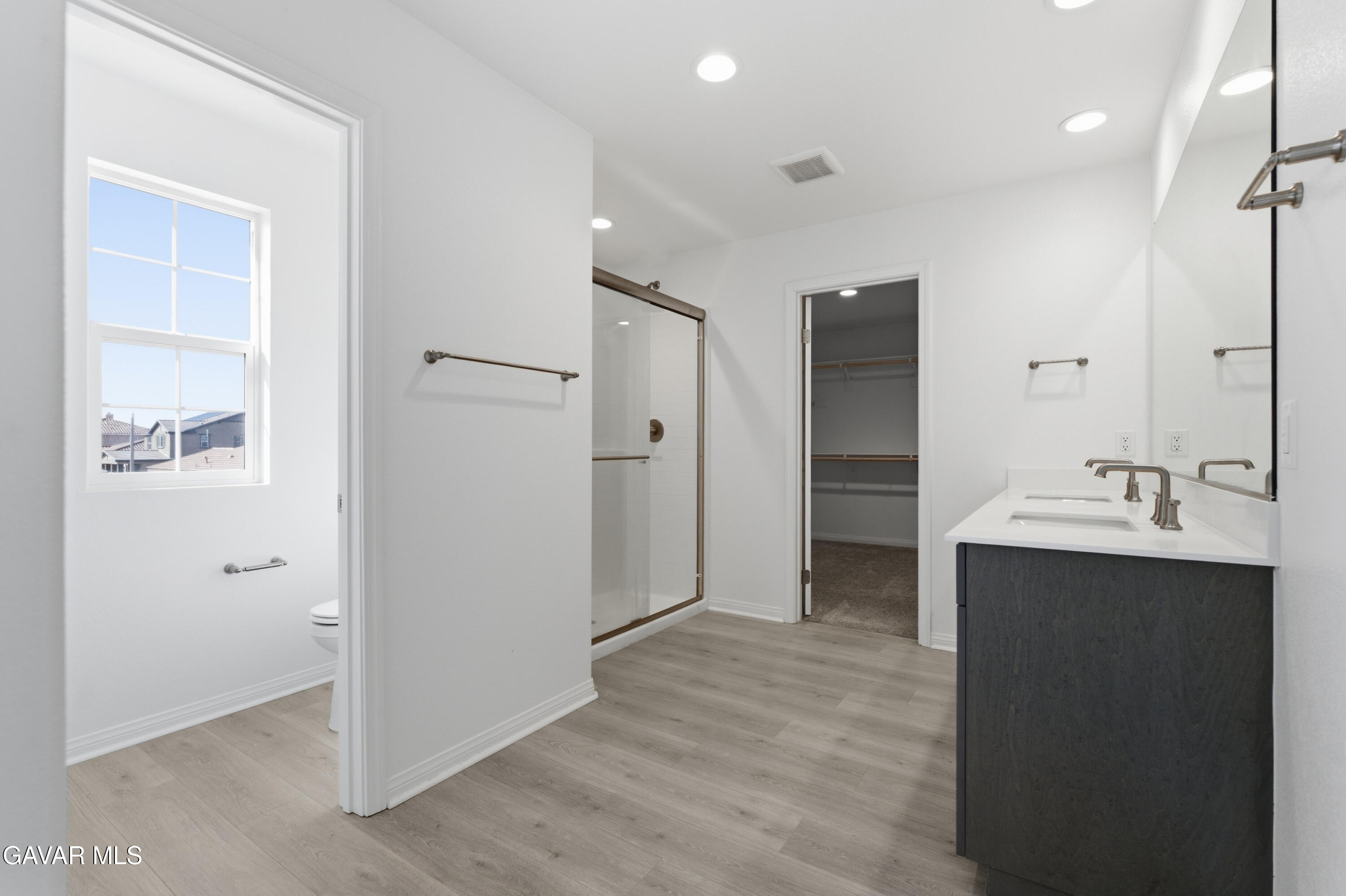 43869 Hampton Street Lancaster, CA 93536 - Photo 17 of 20 a bathroom with a sink and a mirror