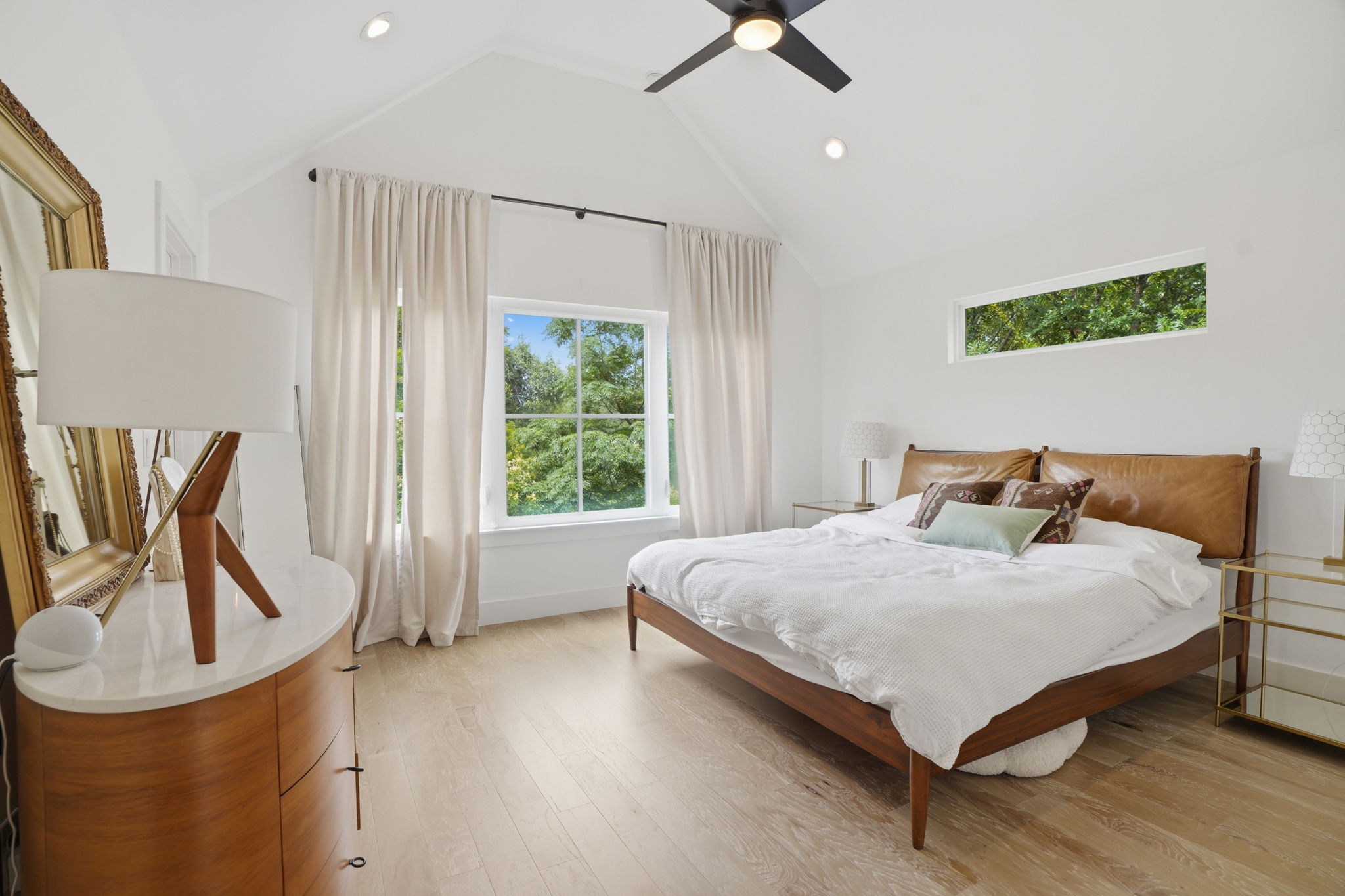 4609 Sara Drive, Unit B Austin, TX 78721 - Photo 28 of 39 Spacious primary bedroom with vaulted ceilings and natural light