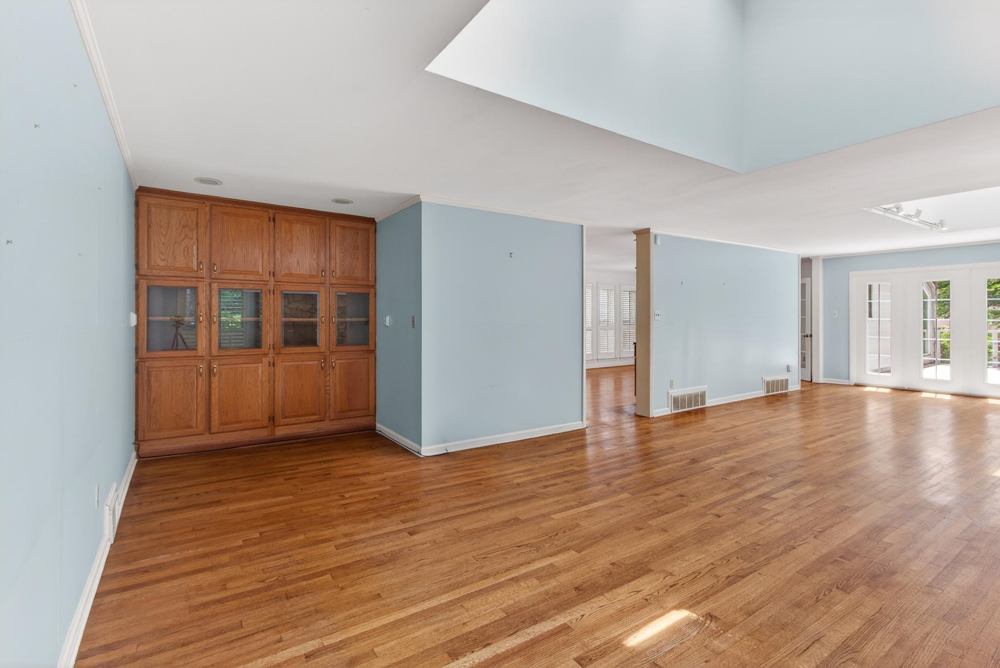3121 Beechrun Drive Memphis, TN 38128 - Photo 12 of 40 The impressive proportions create a warm, yet sophisticated atmosphere with plenty of room to personalize your lifestyle!