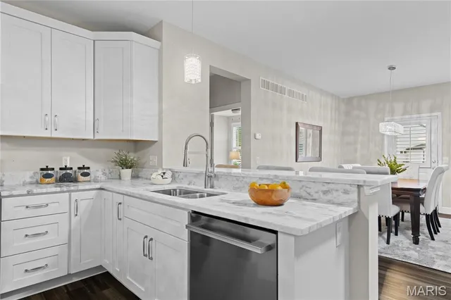 $469,000 | 625 Aspen Trace Drive, St. Peters, MO 63376