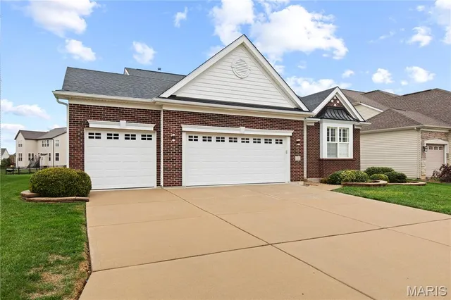 $469,000 | 625 Aspen Trace Drive, St. Peters, MO 63376