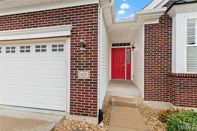 $469,000 | 625 Aspen Trace Drive, St. Peters, MO 63376