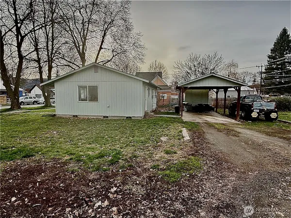 a car parked in front of white house