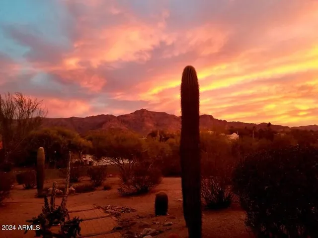 $2,400 | 10653 East Sleepy Hollow Trail, Gold Canyon, AZ 85118