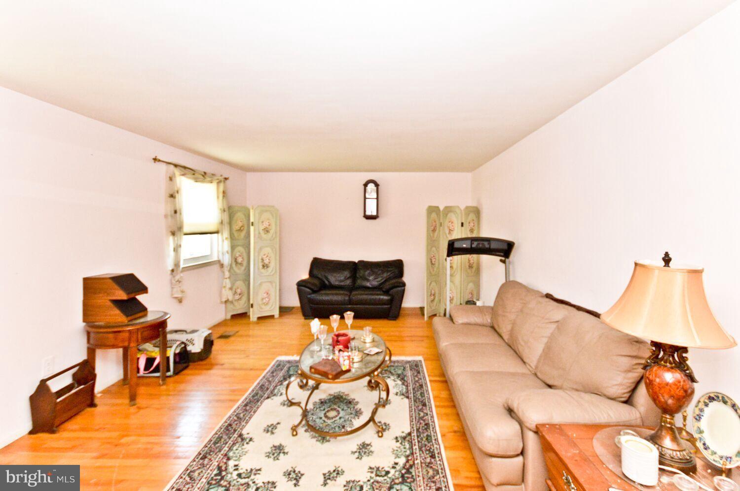 8411 Snowden Loop Court Laurel, MD 20708 - Photo 4 of 10 Living Room