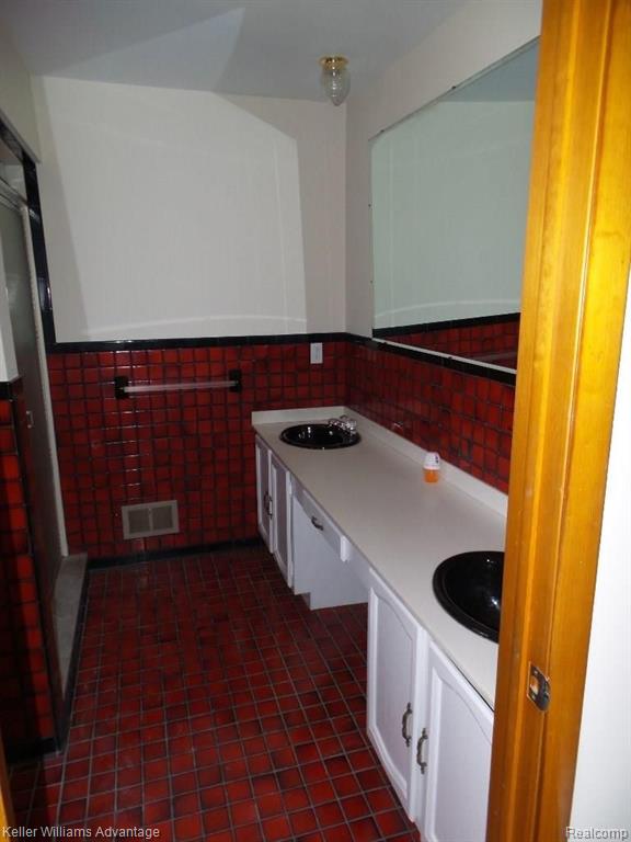 38548 Eight Mile Road Northville, MI 48167 - Photo 15 of 43