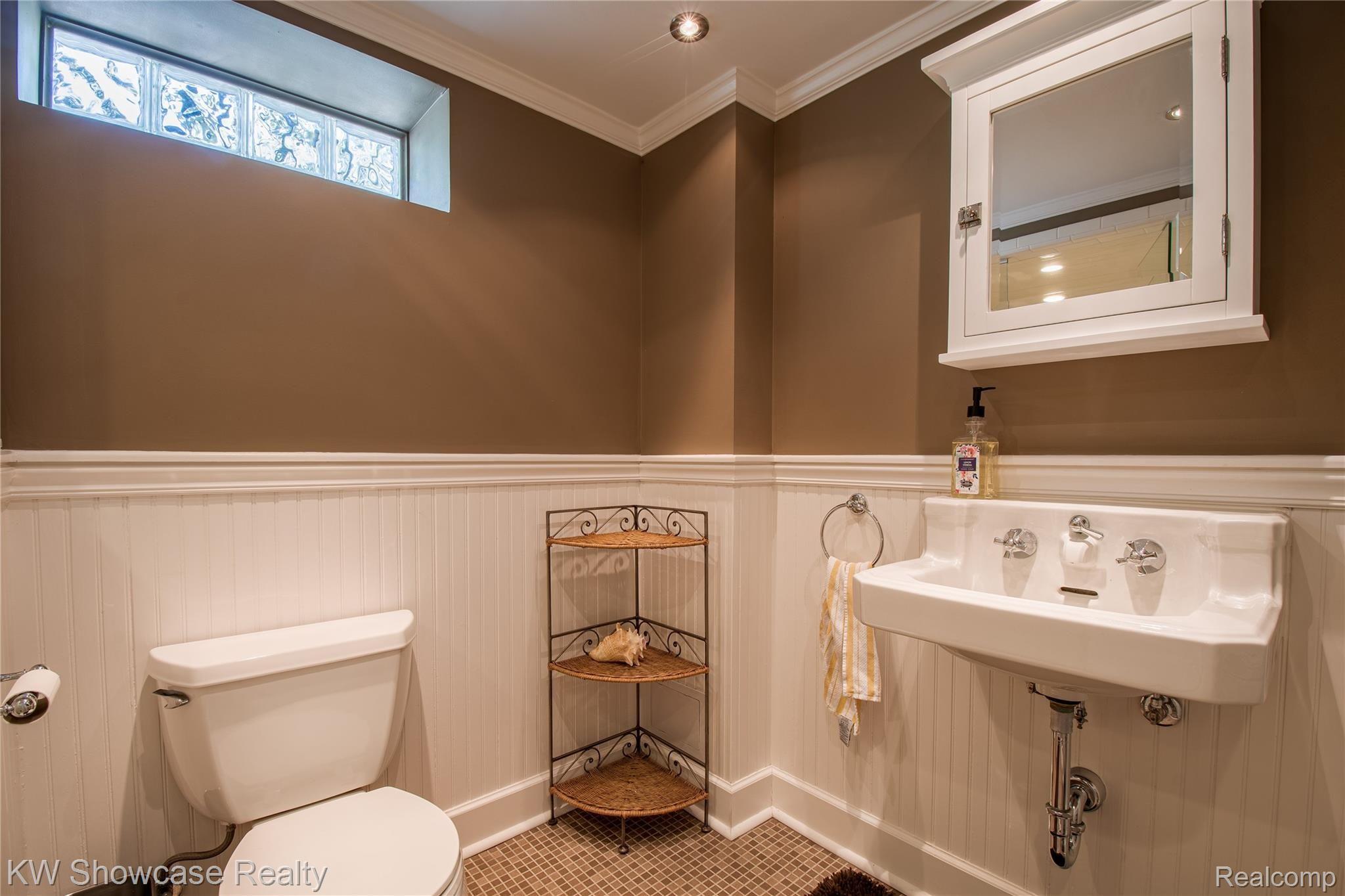12 Amherst Road Pleasant Ridge, MI 48069 - Photo 35 of 62 Full Bathroom in Basement