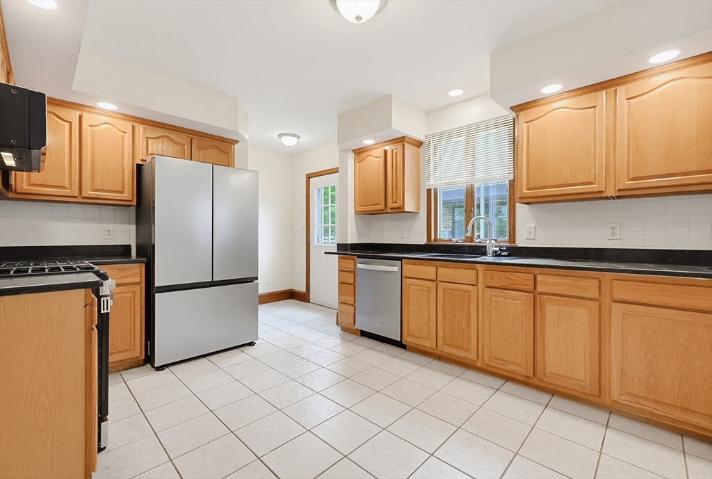 1096 Main Street, Unit 3 Waltham, MA 02453 - Photo 13 of 30