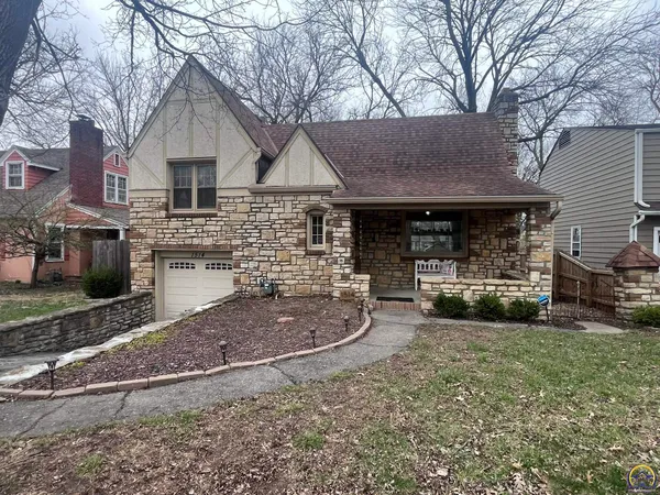 $240,000 | 1514 Southwest Oakley Avenue, Topeka, KS 66604