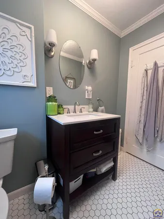 $240,000 | 1514 Southwest Oakley Avenue, Topeka, KS 66604