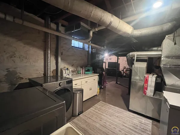 $240,000 | 1514 Southwest Oakley Avenue, Topeka, KS 66604