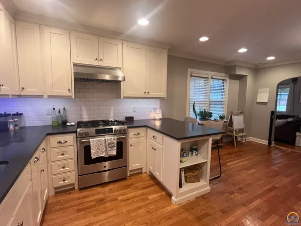 $240,000 | 1514 Southwest Oakley Avenue, Topeka, KS 66604