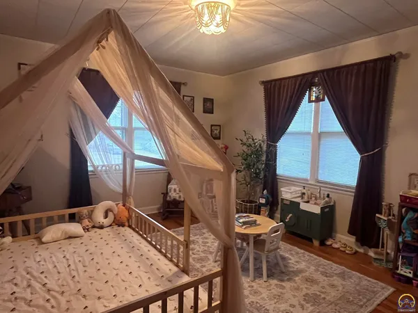 $240,000 | 1514 Southwest Oakley Avenue, Topeka, KS 66604