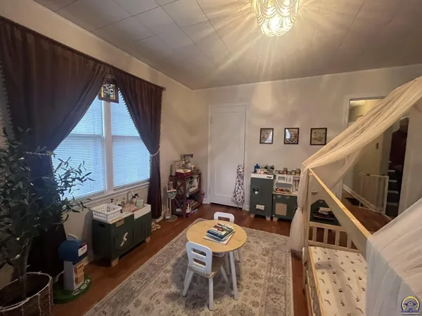 $240,000 | 1514 Southwest Oakley Avenue, Topeka, KS 66604