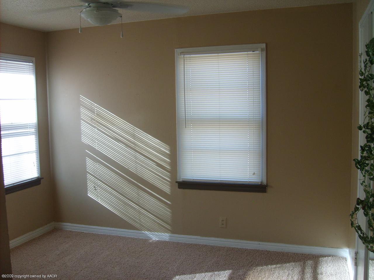4011 South Jackson Street Amarillo, TX 79110 - Photo 4 of 10 a view of a small space