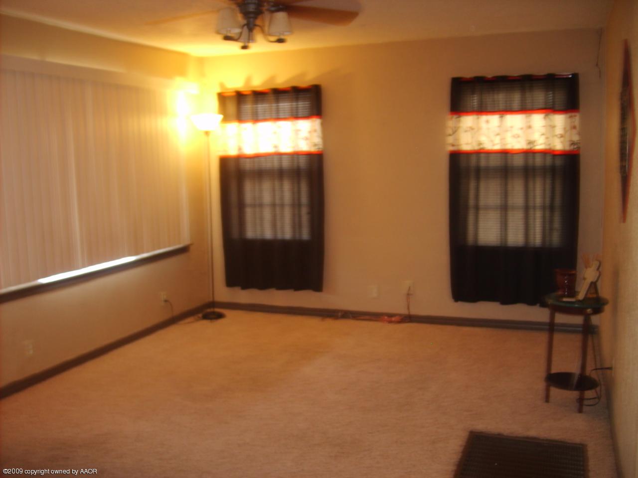 4011 South Jackson Street Amarillo, TX 79110 - Photo 10 of 10 a view of an empty room with a window