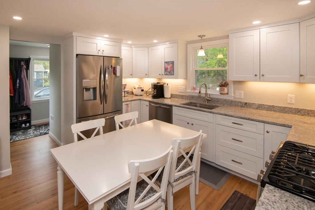 29 Anderson Road Stoughton, MA 02072 - Photo 3 of 23