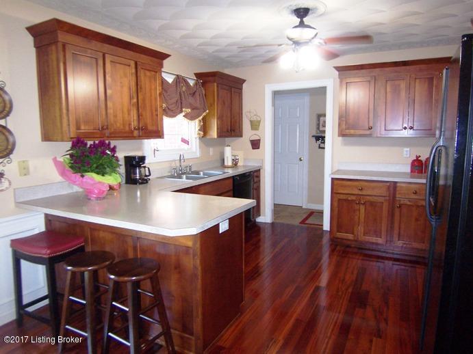 450 Ed Pile Road Bardstown, KY 40004 - Photo 6 of 33 Eat in Kitchen with plenty of nice cabinetry & comes equipped with a full compliment of appliances.